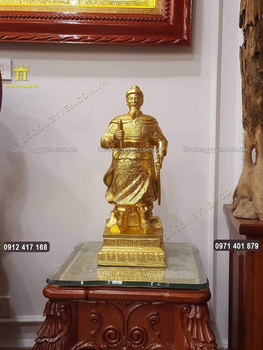 To&agrave;n bộ bề mặt vật phẩm được d&aacute;t v&agrave;ng 9999 sang trọng